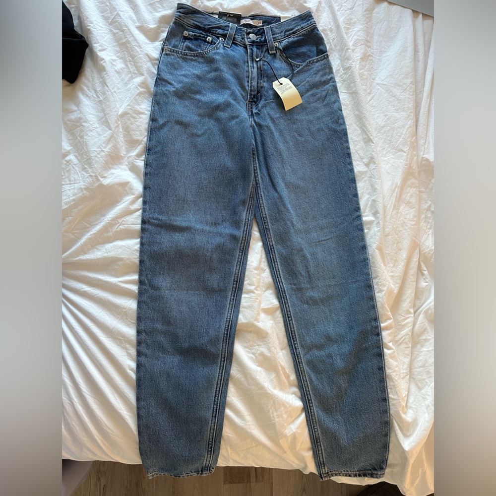 Levi’s 80s Mom Jeans in Medium Wash W24 L30